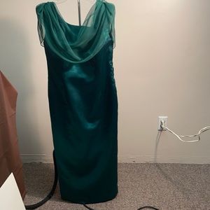 Vintage Beverly nice emerald green evening gown or Vegas night!